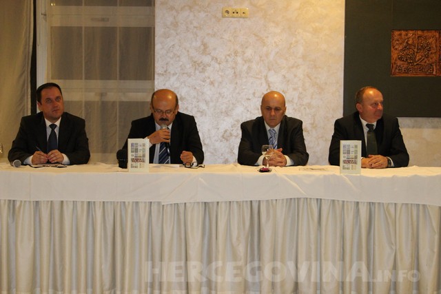 Čitluk: Predstavljena knjiga Ivana Sivrića  Knjiga o knjigama