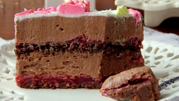 Neodoljivo ukusna torta s malinama i čokoladom