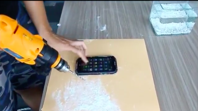 Novi VPhone X3, mobitel osim što je “nepoderiv” ima i zanimljive karakteristike