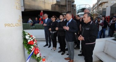 Hasanbegović u Splitu: Branitelji su stvorili Hrvatsku, posebnu počast odajem HOS-ovcima