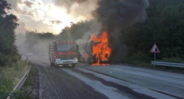 Gorio autobus koji je prevozio učenike iz BiH na ekskurziju
