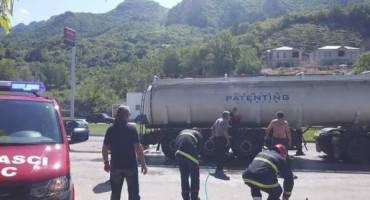 Policija kod Konjica zaustavila cisternu iz koje curi otrovna kiselina