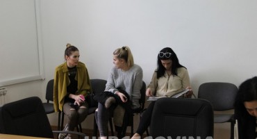 FPMOZ: Dekan Vasilj uručio monografiju obitelji Ledić