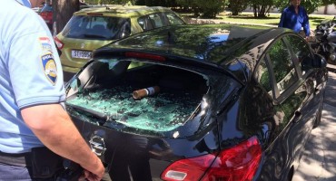 Kaos u Splitu: Mamića gađali dimnim bombama i raketama