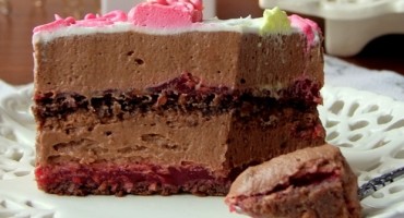 Neodoljivo ukusna torta s malinama i čokoladom