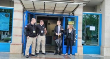 Mostar: Planuo požar u Unicredit banci