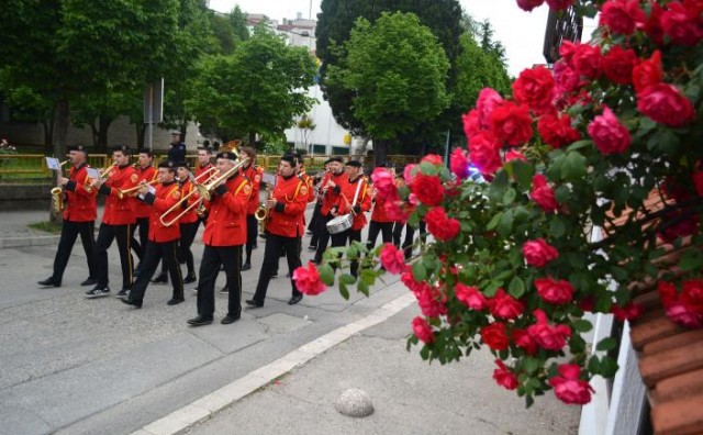 Prvosvibanjska budnica građane Mostara zorom pozvala na proslavu praznika rada