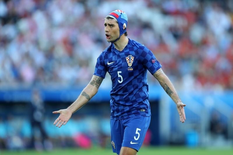 Vedran Ćorluka s vaterpolo kapicom na glavi u Uefinom muzeju