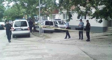 Mostar: Policija osigurava ulaz u zgradu u kojoj živi obitelj Šarić