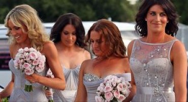 ZAŠTO SU SVE DJEVERUŠE UVIJEK ISTE? Stručnjaci otkrivaju odakle taj običaj usklađivanja haljina 