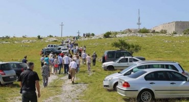 Svetom misom i polaganjem vijenaca na Merdžan glavi zavšene Lipanjske zore 