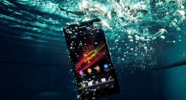 Mobitel vam je pao u vodu? Evo kako ga spasiti! 