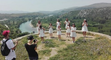 Vokalno plesna grupa B-Stars snimila prvi video spot