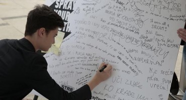 Što je istina grafita na sarajevskim tramvajima?!