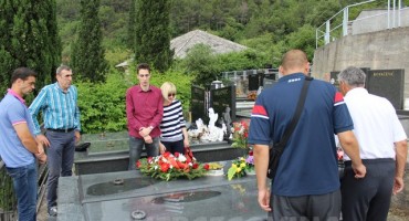 HŠK Zrinjski: Položeno cvijeće i upaljene svijeće na grobu Miroslava Micana Kordića - 12.06.2016