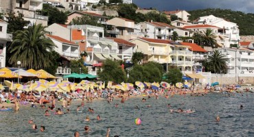 Neumu nedostaje plaža, broj gostiju veći nego prošle godine