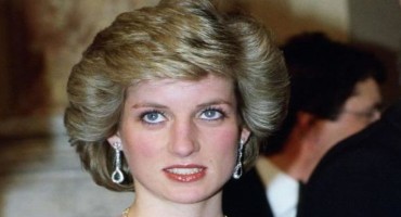 Prodaje se kultna plava haljina princeze Diane