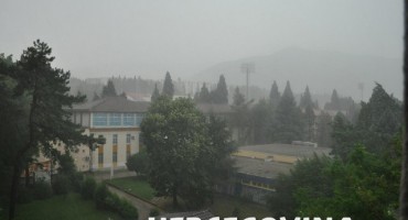 nevrijeme, nevrijeme u Mostaru, Mostar, kiša, grmljavina, Mostar, grmljavina, snježno nevrijeme, nevrijeme, u olujnom nevremenu, nevrijeme u Mostaru