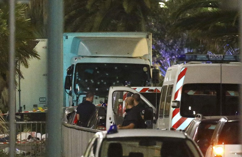 Drama u Francuskoj: Gledali smo u nevjerici. Obitelji su ležale na tlu, plakale pokraj tijela'