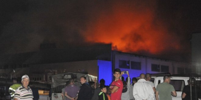 Potpuno izgorio tržni centar u Sarajevu