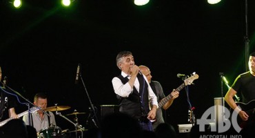 Koncert Miroslava Škore pred nekoliko tisuća ljudi na Uzarićima kod Širokog Brijega