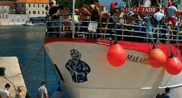 Hvar: Brod prepun turista zabio se u rivu