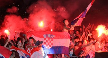 Miroslav Škoro i Mate Bulić na tradicionalnoj proslavi Oluje u Podstrani