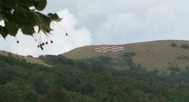 Tomislavgrad: Na brdu napravljen hrvatski grb