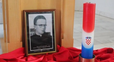 Biskup Komarica predvodi komemoraciju u Bosanskom Grahovu i Krnjeuši u povodu 75. obljetnice stradanja svećenika i vjernika