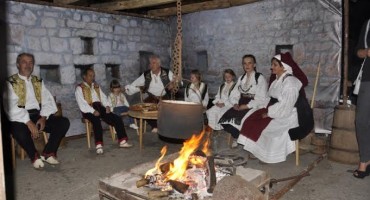 Održana smotra hrvatskog izvornog folklora u Posušju
