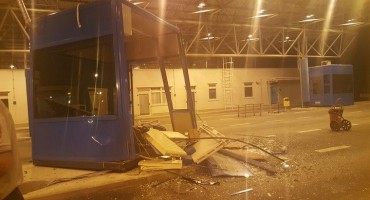 Pijani vozač ‘pomeo’ carinsku kućicu na graničnom prijelazu Vinjani Donji 