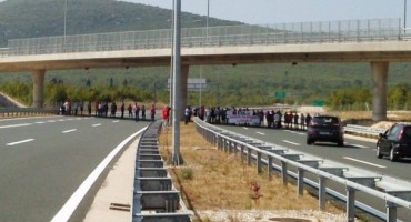 Branitelji danas blokirali više graničnih prijelaza i prometnica u Federaciji
