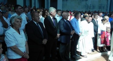 Izaslanstvo HDZ-a BiH boravilo u župi Kotor Varoš na obilježavanju Zlatne mise fra Marka Kovačića