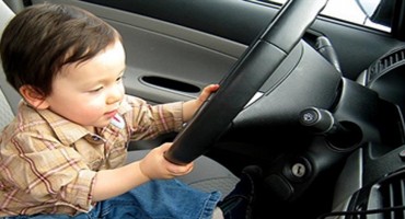 dijete za volanom