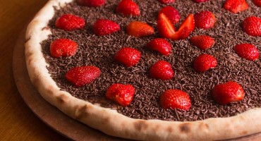 Recept za pizzu s jagodama, čokoladom i mascarponeom