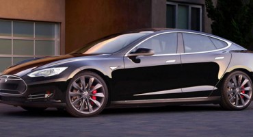 Još jedan Tesla Model S u plamenu na putu