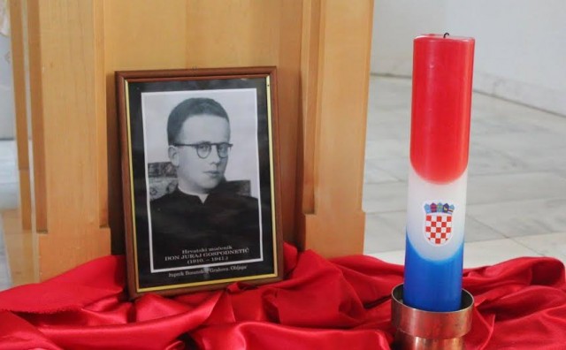 Biskup Komarica predvodi komemoraciju u Bosanskom Grahovu i Krnjeuši u povodu 75. obljetnice stradanja svećenika i vjernika