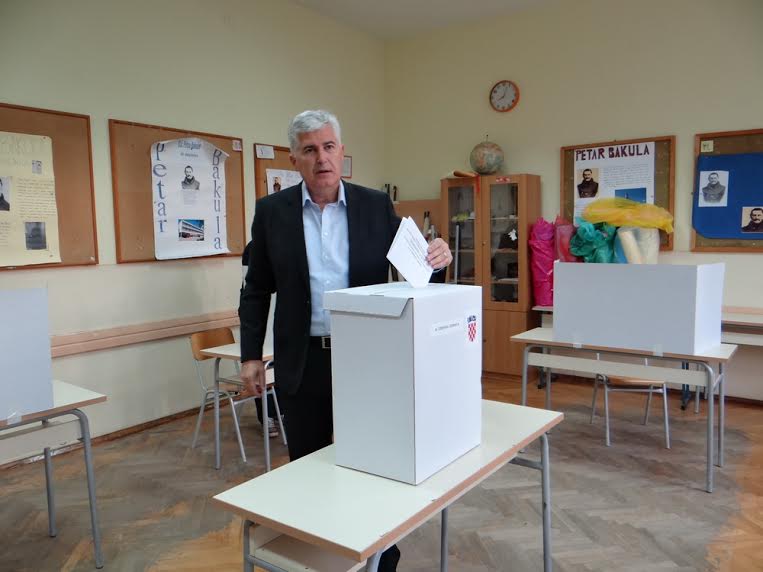 Dr. Dragan Čović glasao za izbore za Hrvatski sabor