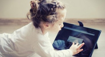 Oprez: Djeci mlađoj od 3 godine ograničite pristup interaktivnim ekranima