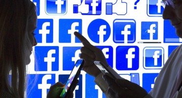 Djevojka (18) tužila roditelje jer su godinama objavljivali njene fotografije na Facebooku, prijeti im novčana kazna