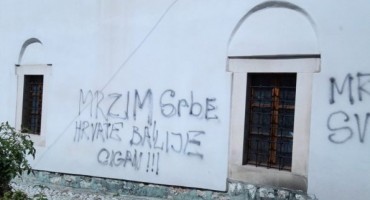 Samo u BiH: Mrzim Srbe, Hrvate, Balije, mrzim sve nacije  ispisano na džamiji