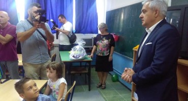 Ljubo Bešlić, Mostar, škole