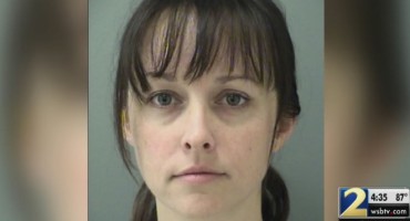 Pohotna učiteljica pozvala dvojicu učenika k sebi pa ih ‘iskoristila’