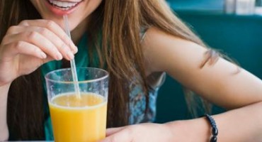 Zašto nikada ne biste trebali piti pomoću plastičnih slamki?