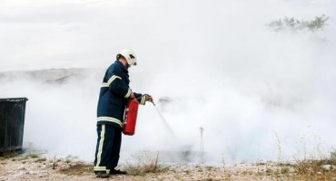Mostar: Gorio automobil u naselju Zalik
