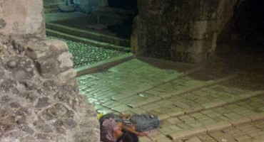 Mostar, most, djevojčica