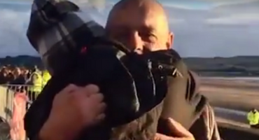 Tinejdžerica postala senzacija nakon što je zaprosila dečka, 60-godišnjeg domara iz svoje škole