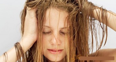 4 prirodna lijeka za masnu kosu