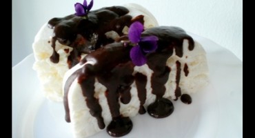 Hladni desert od riže s čokoladnim preljevom