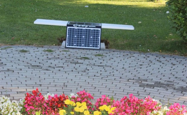 Postavljena prva solarna klupa u Posušju